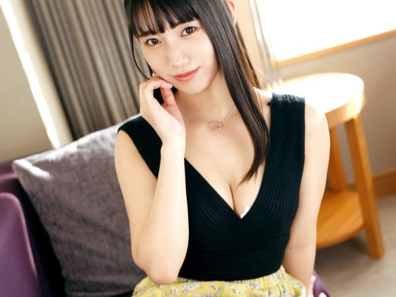 【バックで激しく】清楚系ロングヘアお姉さんの隠れたエロボディがスゴい！キレイなカラダをバックから激しく突かれて、エロく乱れる姿に興奮必至！♡