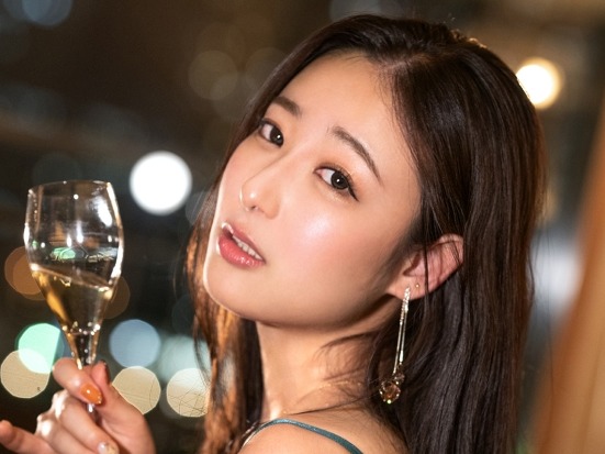 【巨乳お姉さんとエッチなデート】『気持ちいい…もっと…』美人なお姉さんが手マンでビクビク痙攣！正常位でおっぱいをブルブル揺らして感じまくり！♡ デートからエッチまで全部見せちゃう！