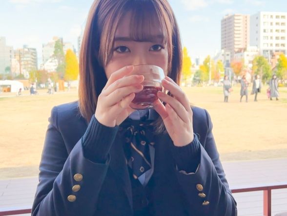 【素人】シャワーも浴びずにチンコを欲しがる女の子…制服着たままの着衣セックスで騎乗位腰振り…♡