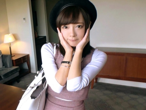 【素人】ジム受付のスレンダー美少女とイチャイチャ交尾♡手マンとクンニでおまんこ責められてビチョビチョ♡