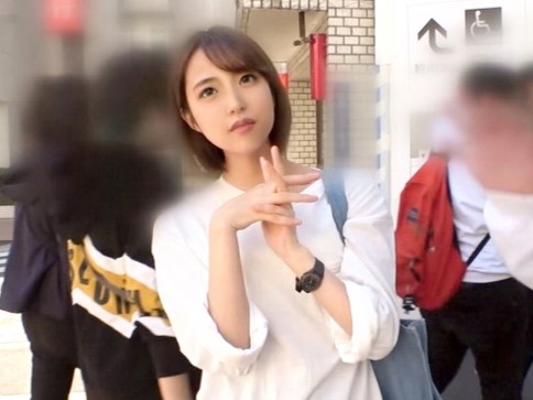 【ショートカット美少女の濃厚ご奉仕】『もっと気持ちよくしてあげる…』キュートな顔してチンコを舐め回し、おマンコかき回されて感じまくり！エッチなご奉仕で男を骨抜きにする小悪魔系女子♡