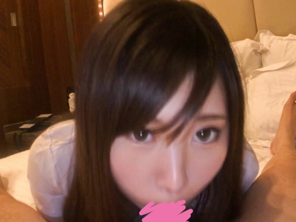 【素人学生】20歳の制服女子がエロフェラでご奉仕！制服着たまま生ハメセックスで激しく突かれ、最後は口元にドピュッと発射されちゃう♡ 制服と若さがたまらない！