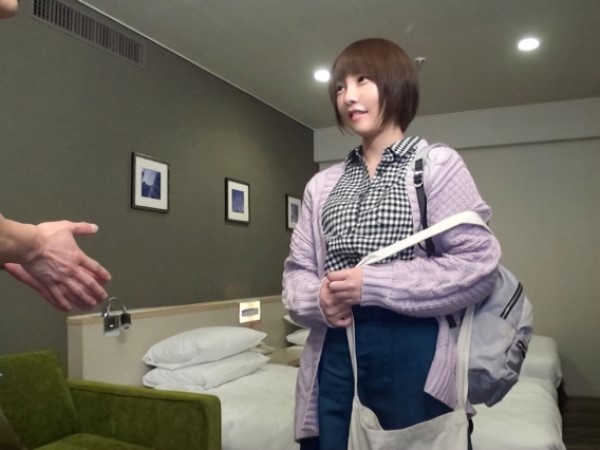 【街角ナンパ】『ダメ…こんなところで…』華奢で可愛い介護士お姉さんをゲット!パイパンま○こを責められ、エロモード全開でち○ぽをしゃぶる♥発情ま○こに連発挿入でイキまくり!!