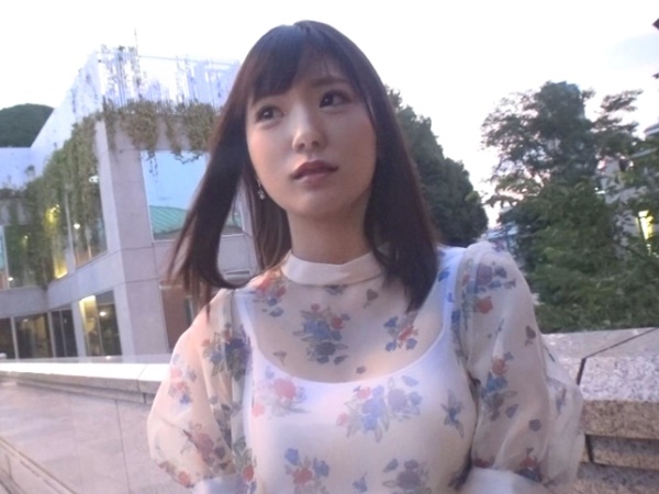 【素人×人妻×寝取られ】インタビューと称してホイホイついてきちゃった若奥様とゴムをしないで不倫セックスしちゃう！