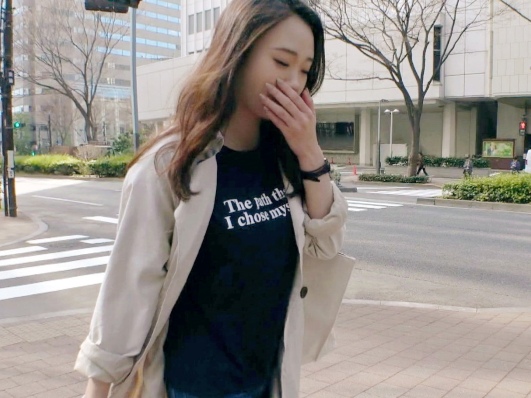 【巨乳美少女の濡れ濡れ大洪水】『あっ…ダメ…出ちゃう…』エッチなカラダの敏感娘が手マンでびちゃびちゃ!マン筋くっきりなアソコにバイブ挿入で、愛液垂れ流しの大興奮プレイ!