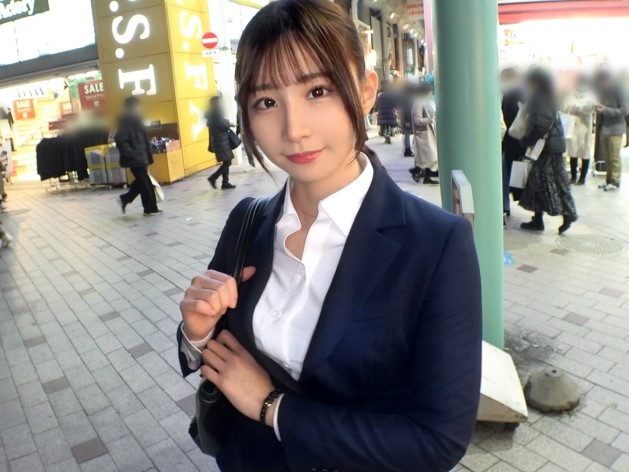 【新卒OLの秘密の裏バイト】『気持ちいい…』真面目な美少女OLが、上司や取引先のストレスを忘れるためにハメ撮りバイトに挑戦！制服の下は敏感なカラダで、エッチな要求にも応えちゃう！♡