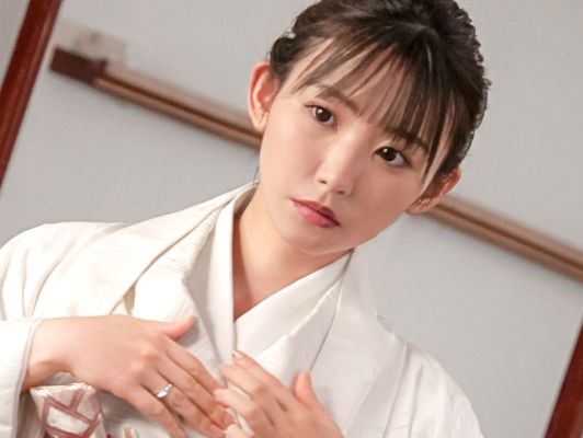 【田舎の秘め事】幼馴染のスレンダー美少女と汗だくエッチ♥︎ 何もない田舎で二人きり、抑えきれない欲望が爆発！溢れる卑猥な汁まみれのおまんこに生挿入！スレンダーな体を激しくプレスしまくる、田舎の夜は熱い！