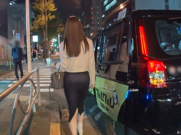 【素人】スレンダーパイパン看護師のドＭお姉さんがじっくり手マン＆腹の上から子宮押されて痙攣イキ♥