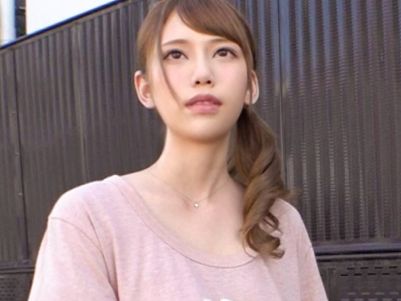 【人妻】細身なのに巨乳っていう間違いない身体つきの美人奥さん！セックスした事ない男に溢れ出そうな程の母性でイカせる！