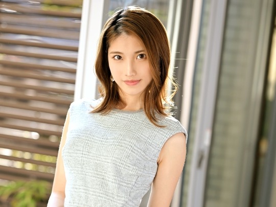 【ホテル受付嬢の秘密】『ダメ…気持ちいい…』清楚なお姉さんが手マンで潮吹き大洪水！正常位で奥まで突かれ、仕事中の顔とは別人のエロ顔披露♡