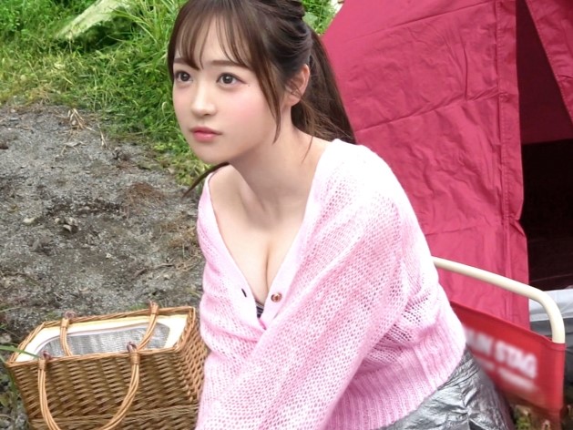 【野外でエッチな誘惑】『誰かに見られちゃう…』ソロキャンプ女子がテントの中でこっそりセックス！押しに弱い素人娘が我慢できずに声を漏らしちゃう！！