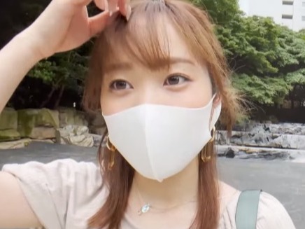 【生配信事故】人気ライバーお姉さんの危険な生配信！笑顔でパイズリからバックで激突きされ、おっぱい揺らしまくり！視聴者大興奮の喘ぎ声♡