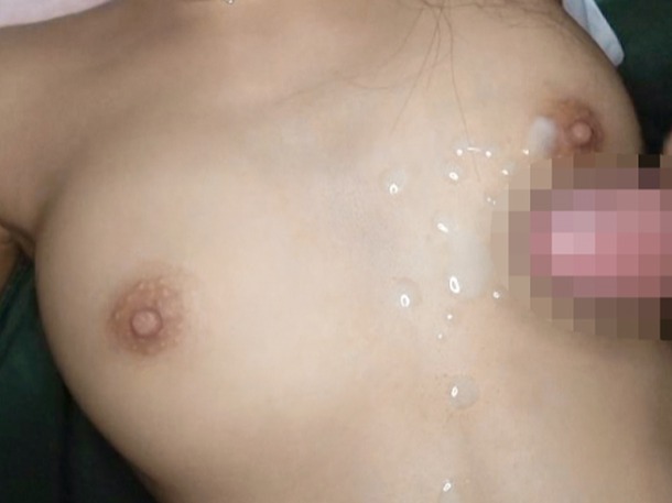 【テント内で禁断の素人セックス】『気持ちいい…』無毛のJDが野外で大胆に！ピストンで感じまくり、勃起乳首に射精される瞬間を激撮♡