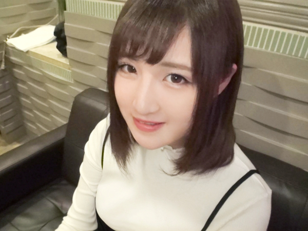 【素人】童顔のくせにドスケベな巨乳ちゃん♡肉棒をフェラでしゃぶらせて乳が揺れまくる騎乗位腰振り♡