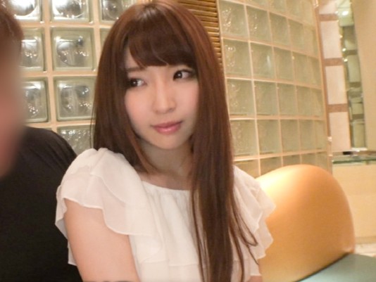 【黒髪清楚系美女のギャップ】「こんなに動いちゃうの？w」男性経験少なめなのに、チ○ポを自ら出し入れする腰使いがエロすぎ！大人しい見た目とのギャップに興奮必至！