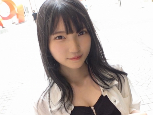 【街角で見つけた天使】『えっ、そんなに…』無邪気な笑顔の美少女がナンパされ、敏感なマンコを激しくピストン！ビクビク痙攣しながらイキまくる姿が可愛すぎてヤバい！！♡