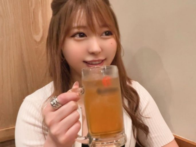 【幼馴染と禁断の夜】『まさかこんなことに…』久しぶりに再会した同級生とお酒の勢いでエッチな雰囲気に！きれいなパイパンま○こを激しく責められ、最後はとろけるような快感に溺れちゃう！♡