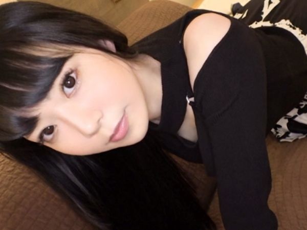 【清楚系美女の性欲爆発】『やばい、気持ち良すぎる…』バックで激しく突かれ、我慢できずに大噴射!ソファーがびしょ濡れになるほどのエロ汁を撒き散らす、清楚な顔した淫乱美女の淫らな姿♡