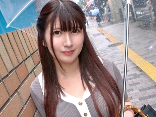 【巨乳美少女の初々しい喘ぎ】『ダメ…感じちゃう…』押しに弱い激カワ美少女が男に跨り、下から激しく突き上げられおっぱい揺らしまくり！敏感ボディが悶えイク！♡