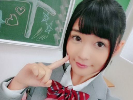 【教室でJKと夢のSEX】制服姿の素人女子高生が机の上で大胆に！色んな体位で激しく突かれ、潮吹き連発！止まらない快感に悶える姿がエロすぎる♡