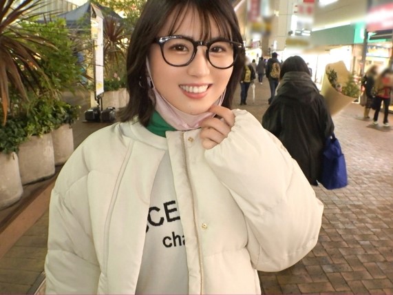 【保育士×ナンパ】『褒められると弱いんです…』純朴美少女がナンパ師の甘い言葉にメロメロ！恥じらいながらも股を開き、激しくハメられて感じまくる♡