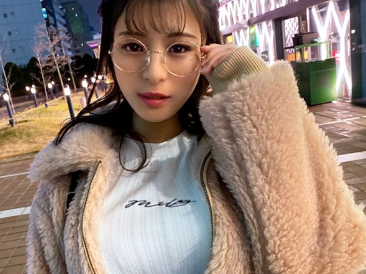 【メガネっ娘の体操服プレイ】『外して…もっと激しく…』メガネを外したらさらに可愛いお姉さんが体操服でコスプレセックス！バックから激しく突かれて、メガネっ娘の悶える姿がエロ可愛すぎる！！