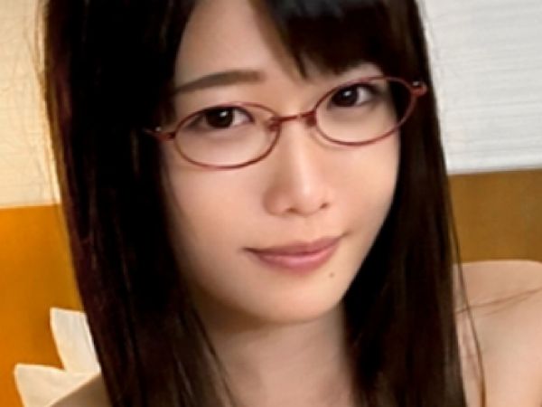 【メガネっ娘の裏の顔】清楚系女子が巨根で大胆変身！エロいカラダを激しくピストンされ、淫乱本性丸出しで乱れまくる♡見た目とのギャップがヤバい！