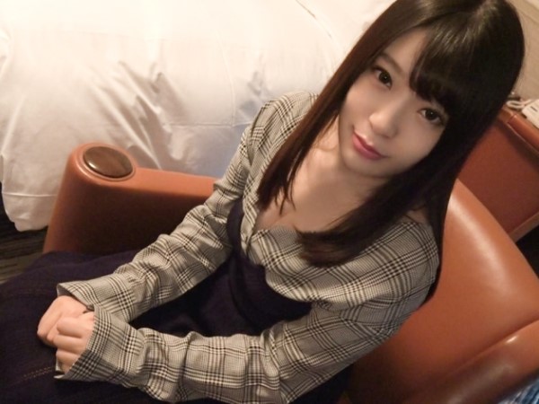 【色白むっちり素人娘】『感じちゃう…』敏感パイパンマ○コが乳首舐めでビショ濡れ♥クンニでビクビク痙攣！パンツ越しにもわかるエロ汁で大洪水♡