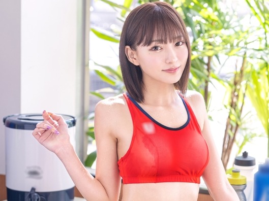 【スポーツ美女の汗だくエッチ】『気持ちいい…止まらない…』スレンダーお姉さんがスポーツウェアで誘惑♡ 汗ばんだお尻を揉まれて、水着のまま騎乗位！着衣ハメで激しく腰を振る姿がエロすぎる！！