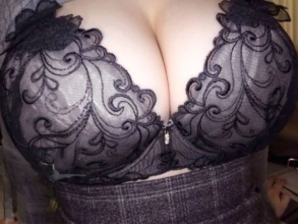 【爆乳OLの危険な残業】『もう…我慢できない…』会社イチの巨乳女��社員が上司と秘密の種付けセックス！巨尻＆デカ乳が揺れまくる淫乱交尾♥