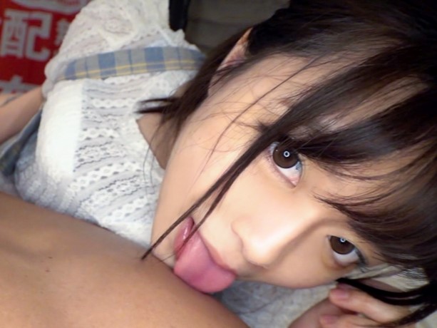 【激カワ美少女の着衣セックス】『気持ちいい…でも服脱がさないで…』ナンパでゲットした美少女が、服を着たままキュートに喘ぎまくる！ボッキ不可避なエロさで、大興奮のセックス体験♡