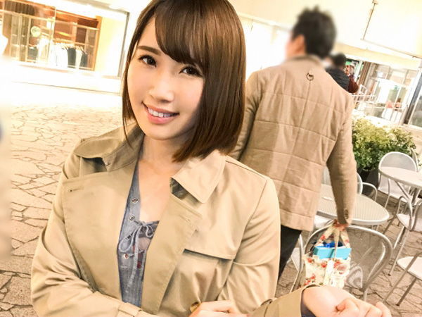 【ナンパ成功】久しぶりのセックスに興奮MAX！パイパンまんこにズプっと挿入で喘ぎ声と腰振りが止まらない！素人娘の敏感反応がエロすぎる！！