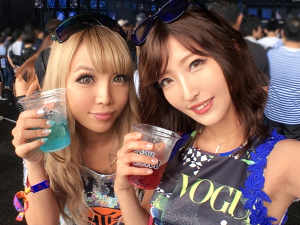 【ギャルお姉さんと乱交パーティー】『ヤバい…気持ち良すぎる！』ノリノリのイケイケギャルたちがエロマンコでチンポを締め上げ！お持ち帰りしたら止まらない乱交セックスでハメまくり！！