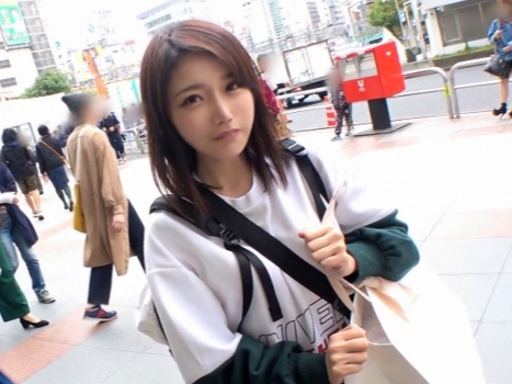 【ナンパ即ハメ】街で見つけた可愛い娘を口説いて即ホテル！細身のカラダを騎乗位で激しく揺らし、感じまくる姿にフル勃起！もう我慢できない！♡