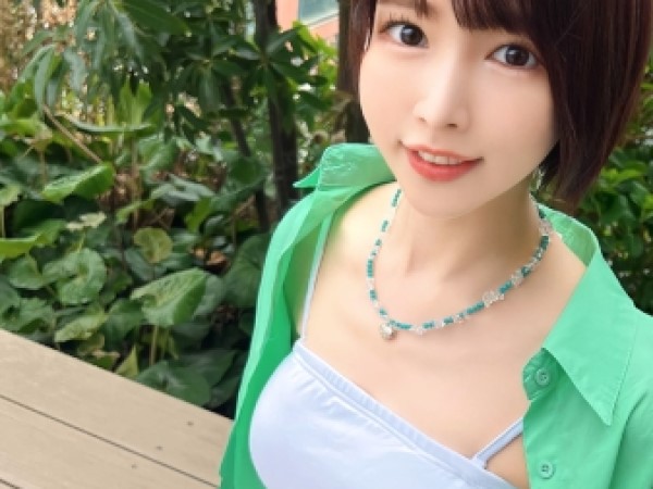 【アイドル裏事情】ライブ後のホテルで大胆変身！現役アイドルがチンポを咥え込み、電マでオナニーして痙攣イキ！ファンには見せられない淫乱な姿がここに♡