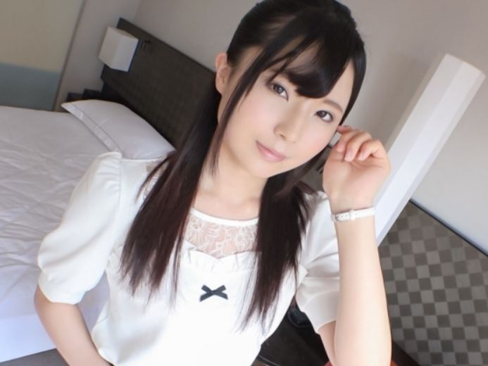 【超ウブな素人娘】『恥ずかしい…』細身で可愛い子が、最初から全裸で登場！照れながらも男優のデカチンに挑戦し、フェラチオから生ハメセックスまで大胆プレイ♡