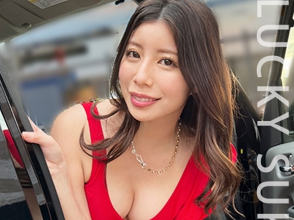 【駐車場で我慢できずお漏らししちゃうエロお姉さん】車内で敏感マ○コを責められ、ガニ股でビクビク痙攣！我慢汁垂れ流しでイキまくる！