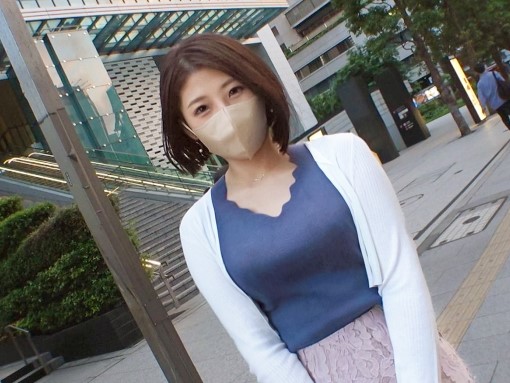 【ナンパ成功！清楚系お姉さんのびしょ濡れセックス】『ダメ…出ちゃう…』上品そうな見た目とは裏腹に、敏感マ○コは潮吹き大洪水！！ねっちょり絡みつく秘部を激ピストンで突きまくり、イキ乱れる姿がエロすぎる！！