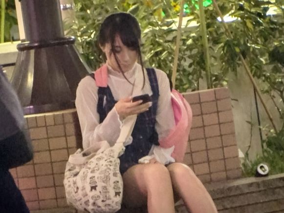 【池袋で見つけた天然美少女】『えっ、そんなに動かさないで…』マイペースな素人娘をナンパ即ハメ！大胆に脚を開かせてバックから巨根をぶち込み、激ピストンで感じさせまくる！♡