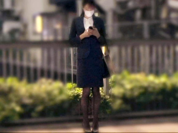 【美脚OLの誘惑】『ダメ…仕事中なのに…』美人すぎるOLお姉さんがムラムラさせる美脚で誘惑！パンツ越しにもわかる濡れマンを刺激され、メス汁垂れ流しで感じまくるエロすぎる昼下がり！♡