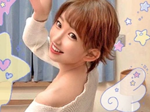 【エッチな素人娘】『お風呂上がりで敏感になっちゃう…』ベッドで激しくピストンされまくり！何度も突かれて感じまくる素人娘…最後は奥までたっぷり♡w