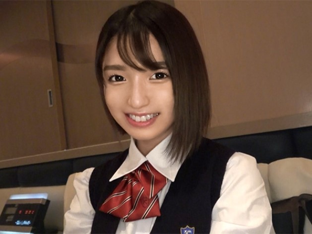 【制服美少女の裏バイト】お金に困った可憐なJKが、オジサンと危険なハメ撮りセックスに挑戦！無邪気な笑顔の裏で、エッチな本性をさらけ出す！最後は可愛いお顔にザーメンぶっかけで大満足♡