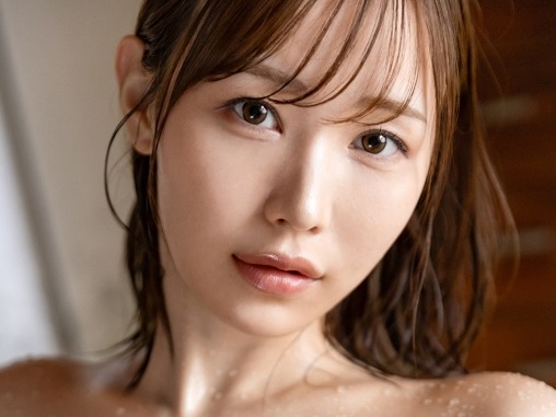 【汗だく生ハメ】『あっ…気持ちいい…』パイパン美少女が正常位で激しく突かれ、汗だくで感じまくり！高速ピストンに悶絶し、最後はザー汁をぶっかけられて大満足♡