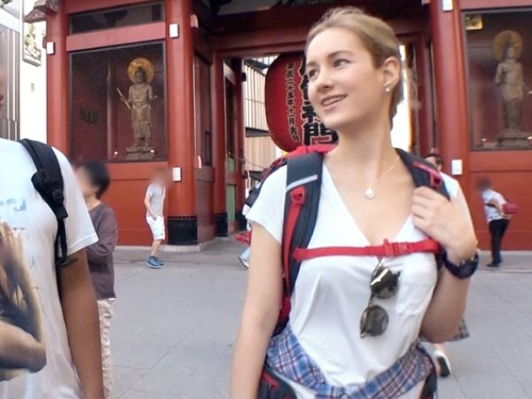 【国際交流エロ体験】ロシア美女とヤバい夜！クンニ手マンで愛液ダラダラ♥お返しにロシア流フェラでフル勃起！異国美女のご奉仕テクにメロメロ♡