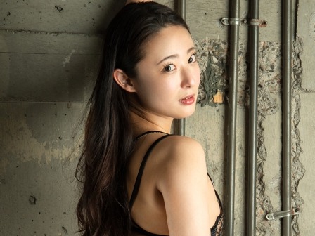 【巨尻美女の杭打ちピストン】『このお尻、どう？♡』美尻自慢の美女が高速ジュポフェラで男を骨抜き！美尻を揺らしながら激しく打ち付けるエロすぎる腰使い！