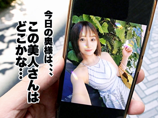 【欲求不満な人妻】激カワ奥様、旦那じゃ満足できない！AVで男優2人に責められ、感じまくる淫乱ボディ！潮吹きアクメでイキまくり、エロすぎる人妻の痴態を大公開♥︎