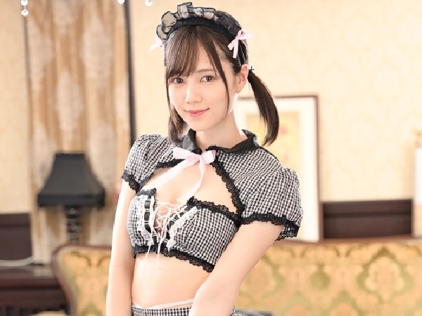 【痴女メイドの逆襲】男を誘惑しまくるメイドがチ●ポ狩り！足コキで責め立て、発射されたザーメンをごっくんしちゃうエロすぎるサービス♡