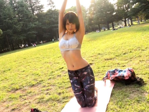 【ヨガ美女をナンパ】『ダメ、感じる…』公園で見つけたスレンダー美女、引き締まったボディは超敏感！ベッドで激しく乱れまくる姿は必見♡