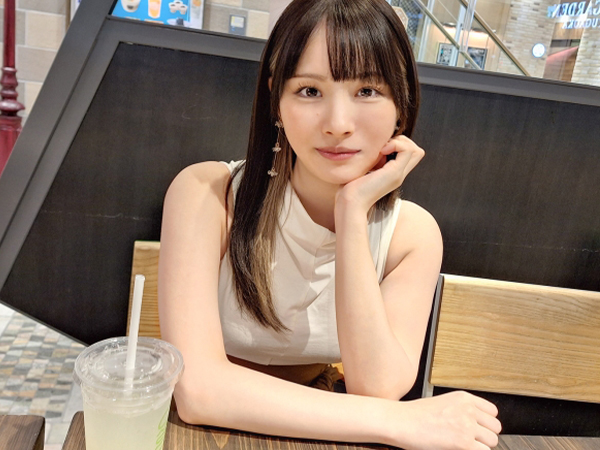 【美乳美女とエッチな体験】色白スレンダーなお姉さんを口説いて、服を脱がせたら超美乳がポロリ！敏感な乳首と濡れやすいマンコを責めまくって、我慢できずにチンポを挿入！感じまくる姿がたまらない！♡