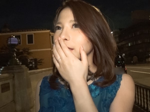 【中出し】欲求不満な素人セレブ妻をニセ番組取材で騙してお宅訪問！美巨乳ブルンブルン振り回して他人精子をしっかり受精…
